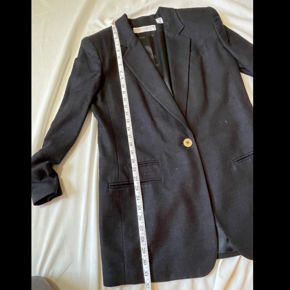 VALERIE STEVENS Vintage 1990’s black 100% silk blazer. Size 6